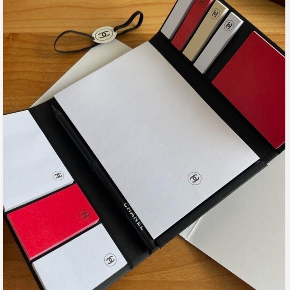 New! CHANEL Sticky Note Set - Picture 2 of 9